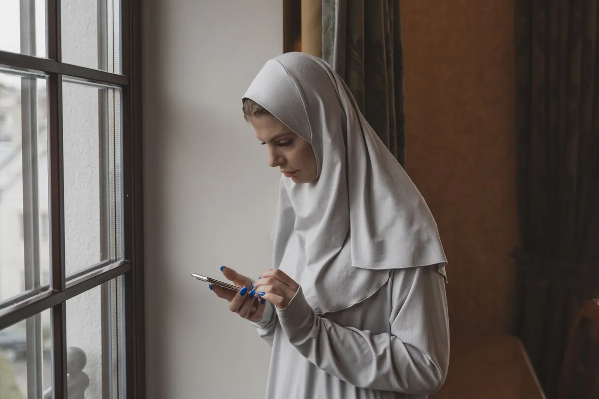 Phone service and safety when leaving an abusive situation